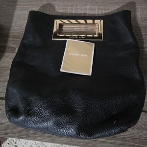 Michael kors shoulder black cross body bag.